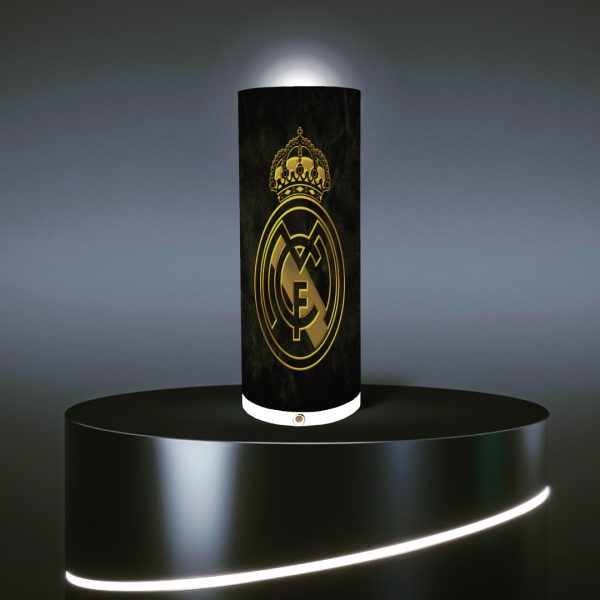 lámpara de futbol del Real madrid cf de color negro y escudo en dorado, con altavoz bluetooth.